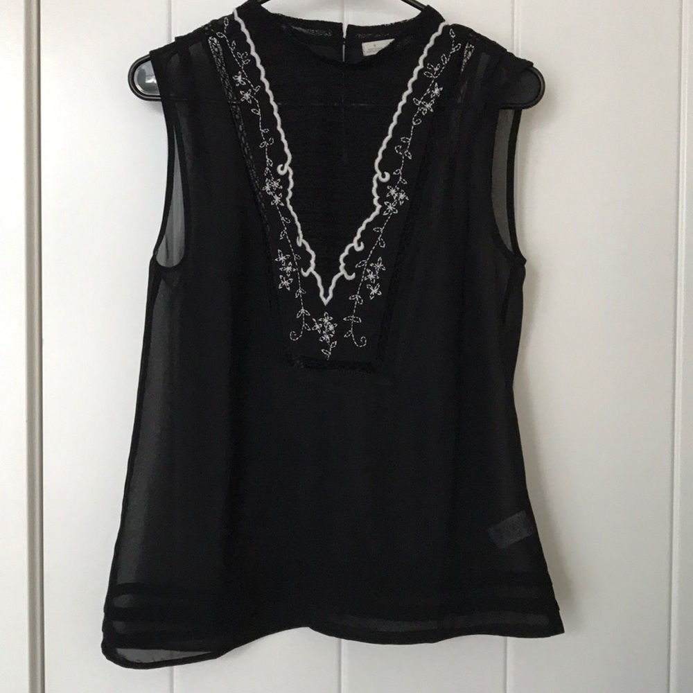 Sheer mock neck tank w/ embroidered detail SZ S